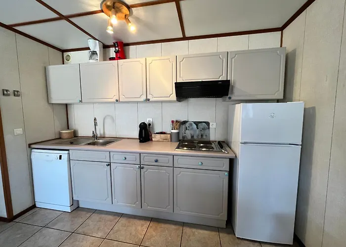 Domaine De Tamaris, A 600m De La Plage, 3 Et Sejour Clic Clac, Wifi, Cuisine Climatisee, 7 Couchages Animations Et Piscines En Supplement - Lrtams10 * Portiragnes
